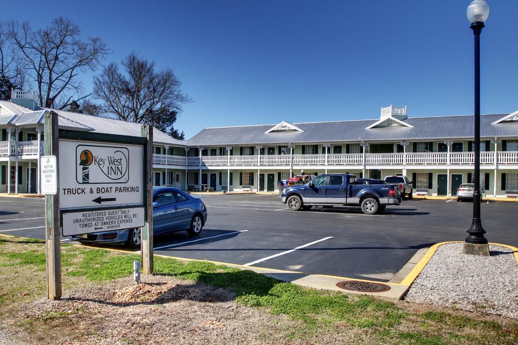 Key West Inn - Tuscumbia Exterior photo