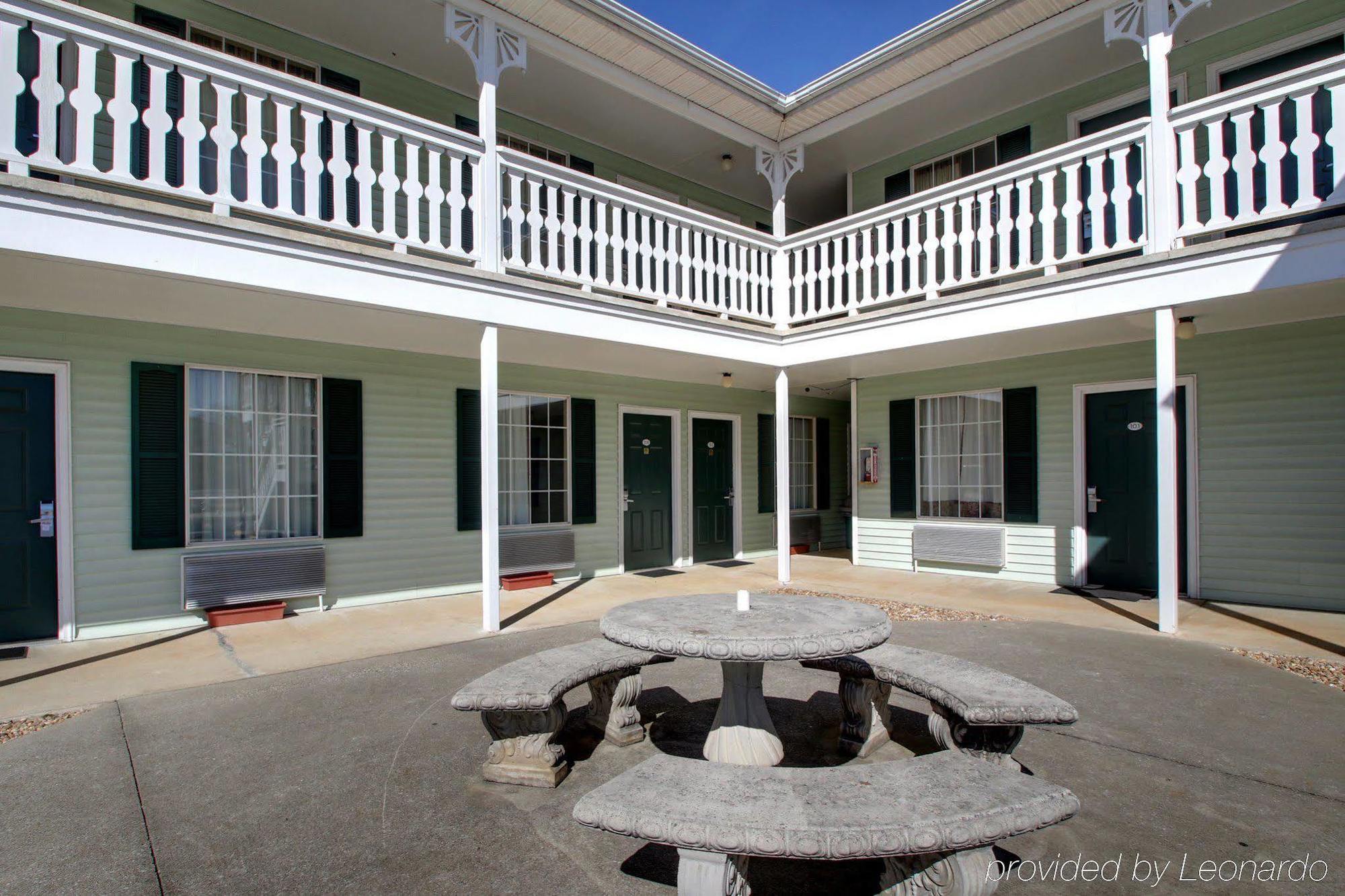 Key West Inn - Tuscumbia Exterior photo